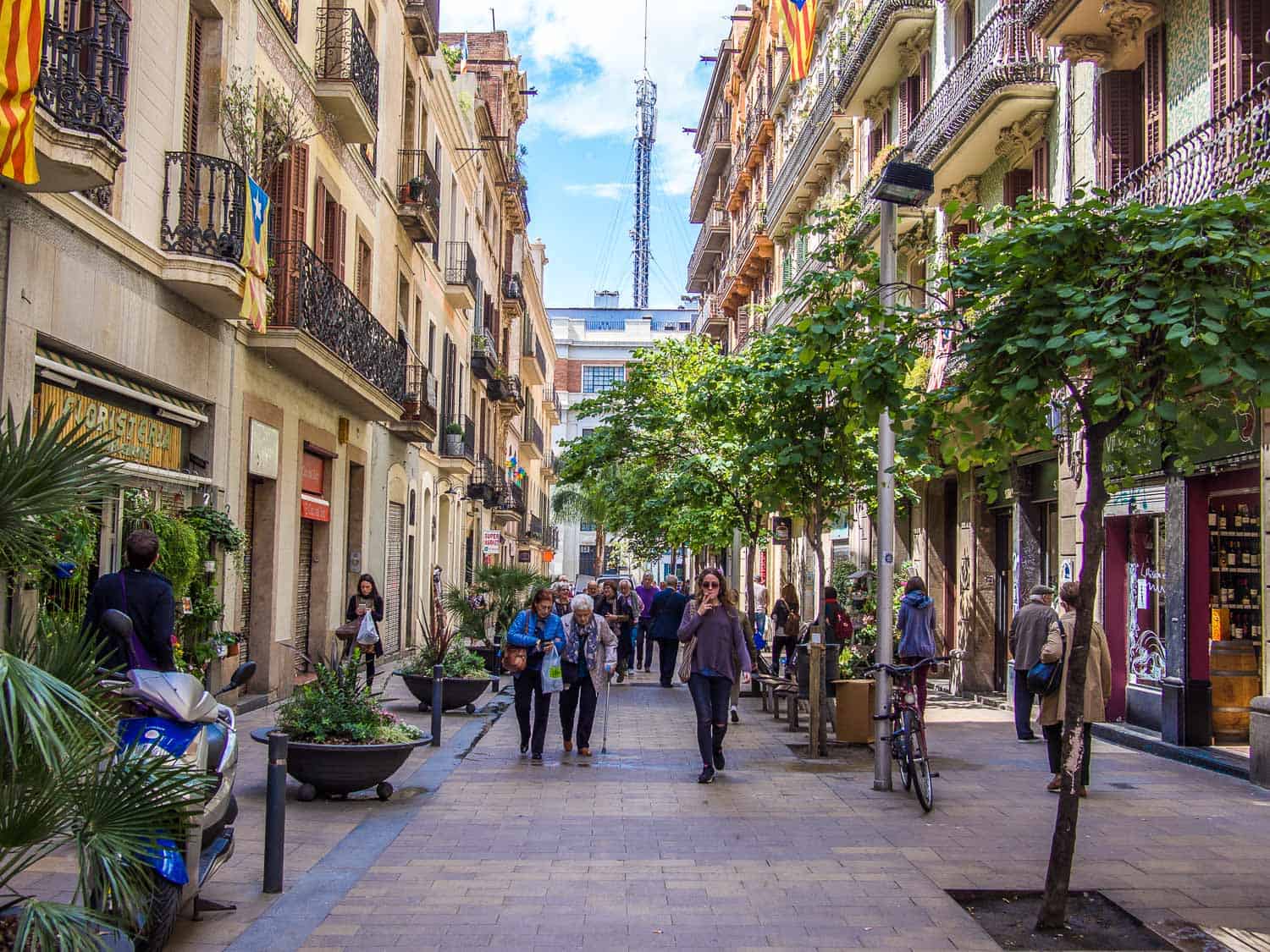 BARCELONA WALK, Passeig de Gràcia - Major Shopping Street