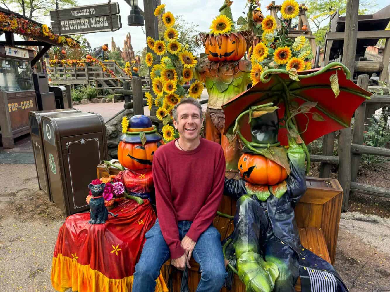 Simon with Halloween decorations in Frontierland in Disneyland Park Paris