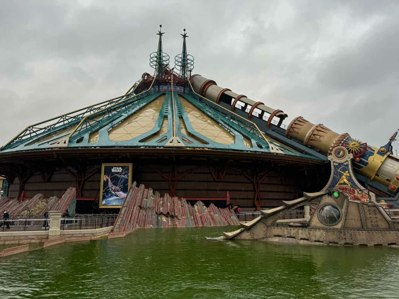 Star Wars Hyperspace Mountain in the rain at Disneyland Paris