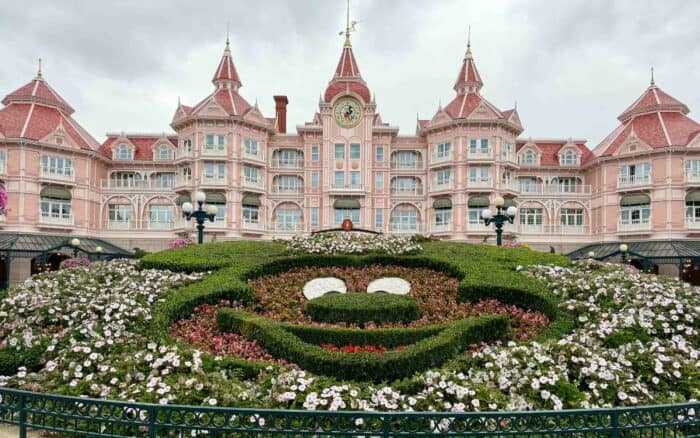 Entrance to Disneyland Park and the Disneyland Paris Hotel.